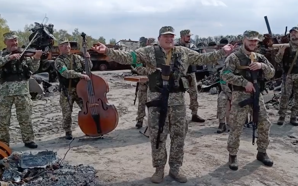 Ukraińscy żołnierze z teledyskiem do utworu ,,Bayraktar''. Nagranie podbija Internet