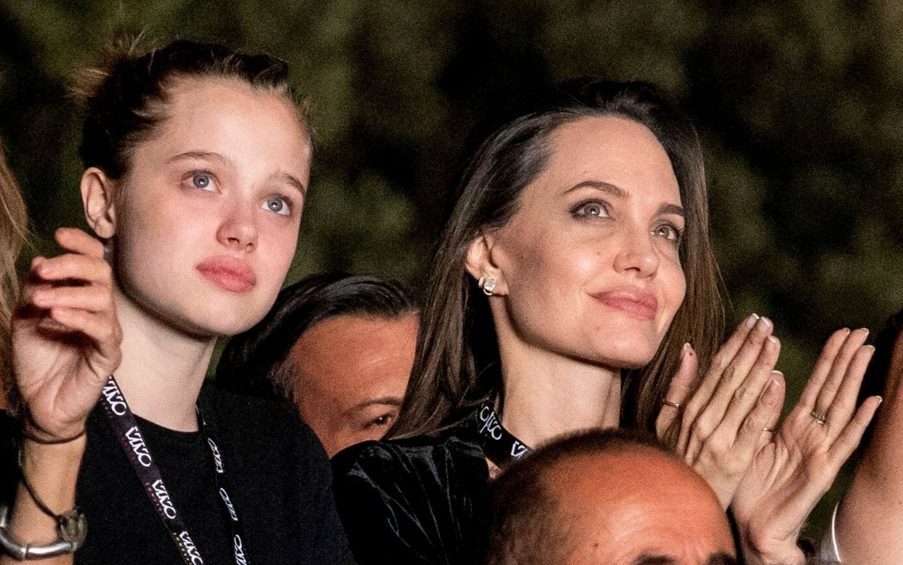Angelina Jolie bawi się z córką na koncercie. "Cool mama!" /fot. media