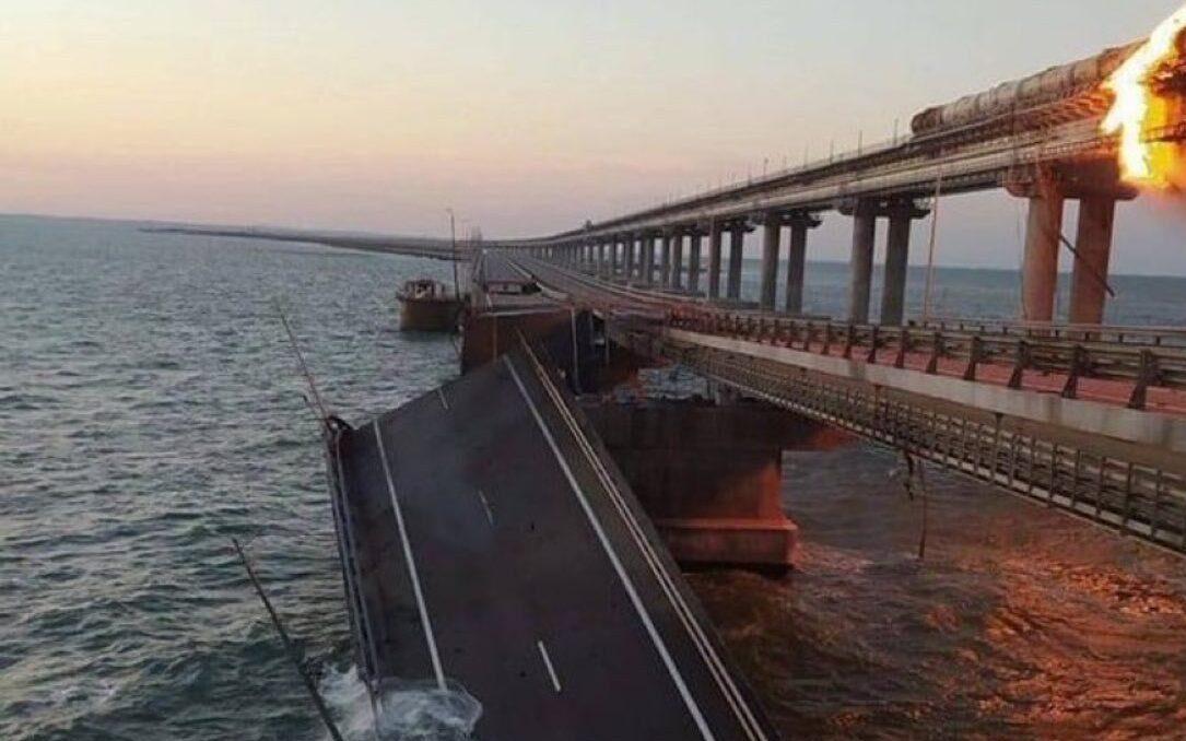 [Memy] Most Krymski został zniszczony. Internauci drwią z Putina