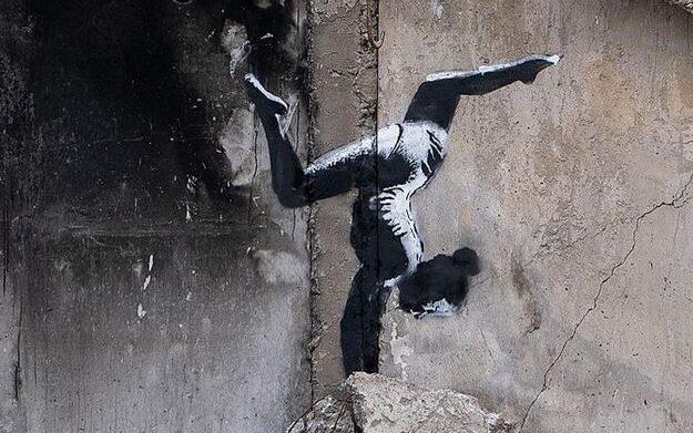Dzieło sztuki tajemniczego artysty w jednym z wyzwolonych miast Ukrainy/ fot. Instagram Banksy