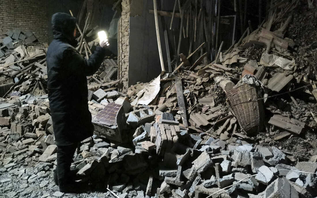 Trzęsienie ziemi w Chinach. Ponad 130 ofiar śmiertelnych, 12 osób wciąż jest zaginionych