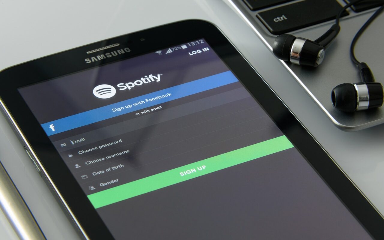 Zwolnienia w Spotify. Pracę straci około 1500 osób