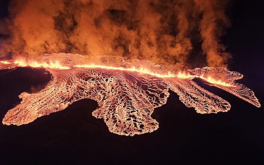 Wybuch wulkanu na Islandii. Lawa niszczy domy