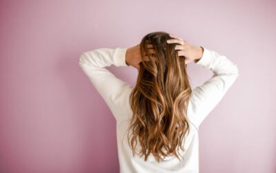 Czy rozmaryn pomaga na wzrost włosów? Naturalne sposoby na pielęgnację skóry głowy